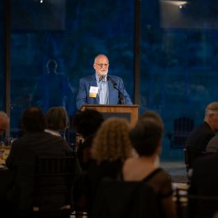 Hank Farber at the dinner podium